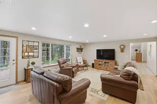 39692 Lacomb Dr, Lebanon, OR 97355 - Photo 7