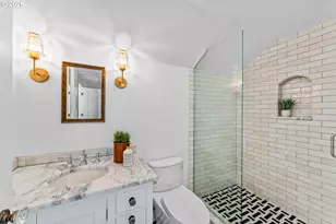 1728 NE Stanton St, Portland, OR 97212 - Photo 37