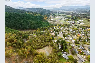 800 SE 5th St, Oakland, OR 97462 - Photo 17