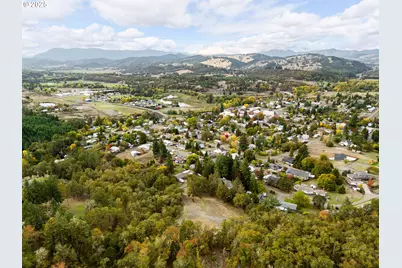 800 SE 5th St, Oakland, OR 97462 - Photo 15