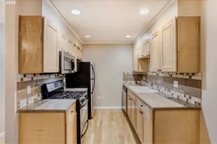 3925 SW Multnomah Blvd, Portland, OR 97219 - Photo 9