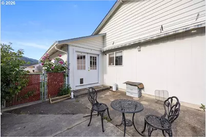 780 SE Redwood Ave, Myrtle Creek, OR 97457 - Photo 19