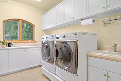 19885 SW Aten Rd, Beaverton, OR 97007 - Photo 37