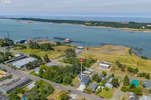 262 N Marple St, Coos Bay, OR 97420 - Photo 35