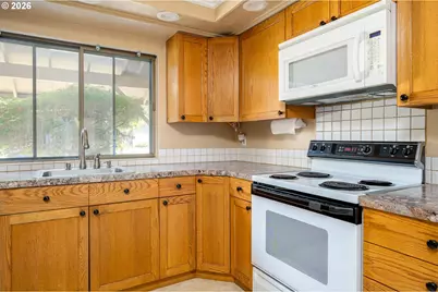 14429 SE Hillgrove Ct, Milwaukie, OR 97267 - Photo 9