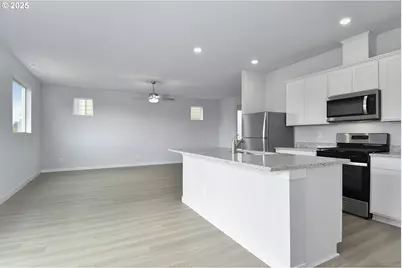 1393 Owl Ave, Woodburn, OR 97071 - Photo 7