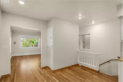 404 S Dakota St, Portland, OR 97239 - Photo 7