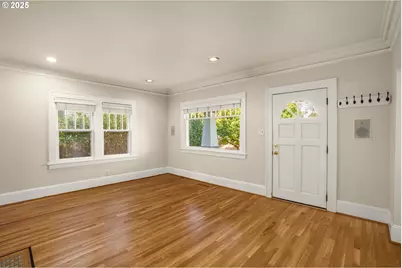 404 S Dakota St, Portland, OR 97239 - Photo 3