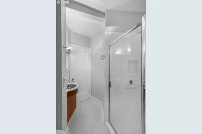 404 S Dakota St, Portland, OR 97239 - Photo 11