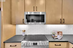 5765 S Kelly Ave, Portland, OR 97239 - Photo 9