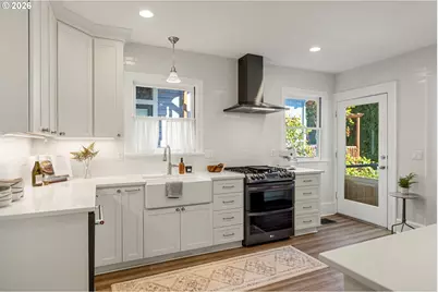 3312 S Corbett Ave, Portland, OR 97239 - Photo 17