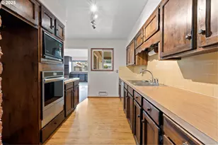 12342 NE Knott St, Portland, OR 97230 - Photo 13