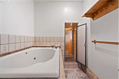 12342 NE Knott St, Portland, OR 97230 - Photo 23