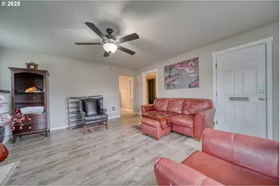 385 N 6th St, Saint Helens, OR 97051 - Photo 9