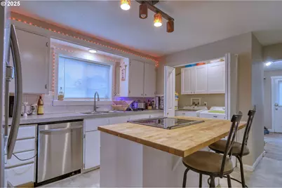 385 N 6th St, Saint Helens, OR 97051 - Photo 11