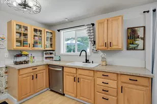 1563 NE Village Squire Ct, Gresham, OR 97030 - Photo 11