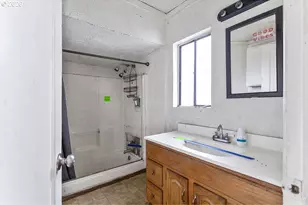 805 SE 197th Ave, Portland, OR 97233 - Photo 13