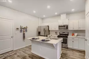 884 N 18th Ave, Cornelius, OR 97113 - Photo 9