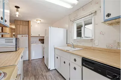 8951 SE Fuller Rd, Happy Valley, OR 97086 - Photo 17