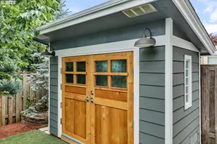 6042 NE Whitewood Dr, Hillsboro, OR 97124 - Photo 31