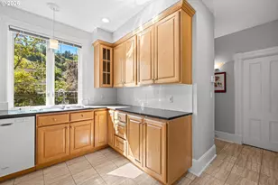 3627 S Corbett Ave, Portland, OR 97239 - Photo 7
