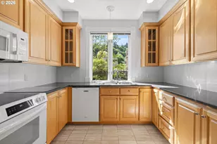 3627 S Corbett Ave, Portland, OR 97239 - Photo 15