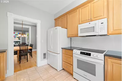 3627 S Corbett Ave, Portland, OR 97239 - Photo 9