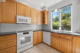 3627 S Corbett Ave, Portland, OR 97239 - Photo 17
