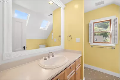3627 S Corbett Ave, Portland, OR 97239 - Photo 15