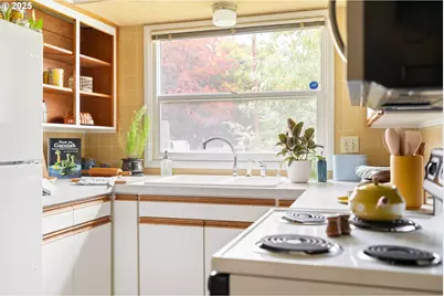 10202 N Buchanan Ave, Portland, OR 97203 - Photo 15