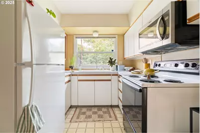 10202 N Buchanan Ave, Portland, OR 97203 - Photo 21