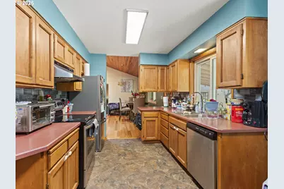 19437 SE Marcia Ct, Milwaukie, OR 97267 - Photo 13