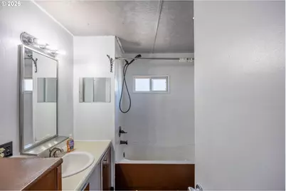 2071 NE Stephens St #C2, Roseburg, OR 97470 - Photo 9