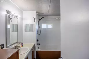 2071 NE Stephens St, Roseburg, OR 97470 - Photo 9