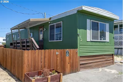 2071 NE Stephens St #C2, Roseburg, OR 97470 - Photo 1