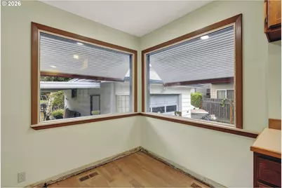 13624 NE Glisan St, Portland, OR 97230 - Photo 13