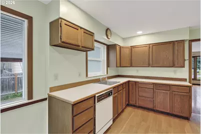 13624 NE Glisan St, Portland, OR 97230 - Photo 11