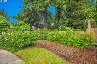 7934 N Hurst Ave, Portland, OR 97203 - Photo 5