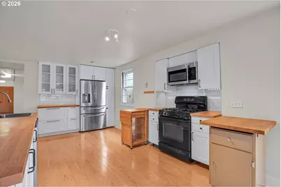 7934 N Hurst Ave, Portland, OR 97203 - Photo 23