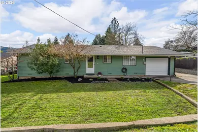 808 NE Craig St, Myrtle Creek, OR 97457 - Photo 1