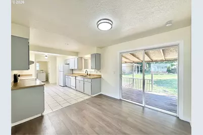 16720 SE Clinton St, Portland, OR 97236 - Photo 7