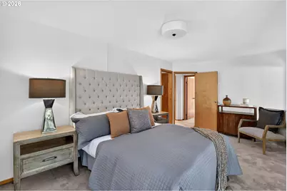 5715 NE 48th Ave, Portland, OR 97218 - Photo 9