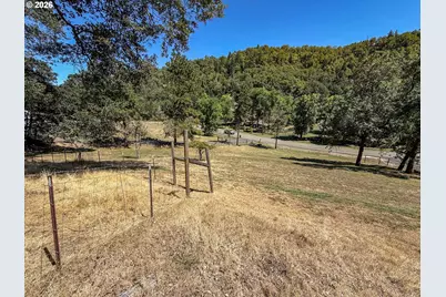 855 San Souci Dr, Roseburg, OR 97471 - Photo 29