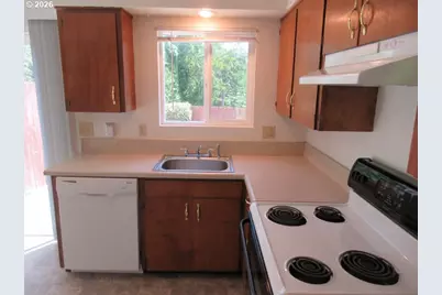 174 NW Stoneway Dr, Salem, OR 97304 - Photo 17