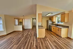 199 Zephyr Ct, Roseburg, OR 97471 - Photo 3