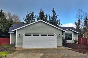 199 Zephyr Ct, Roseburg, OR 97471 - Photo 1