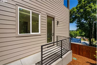 2902 E McLoughlin Blvd #2, Vancouver, WA 98661 - Photo 15