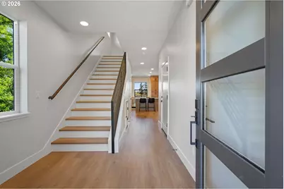 2902 E McLoughlin Blvd #2, Vancouver, WA 98661 - Photo 3