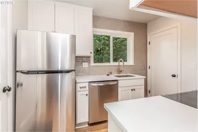 1842 SE 92nd Ave, Portland, OR 97216 - Photo 3