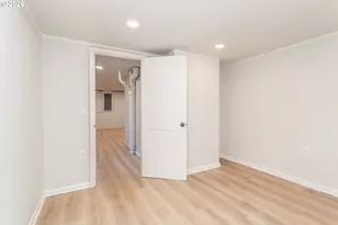 1842 SE 92nd Ave, Portland, OR 97216 - Photo 17